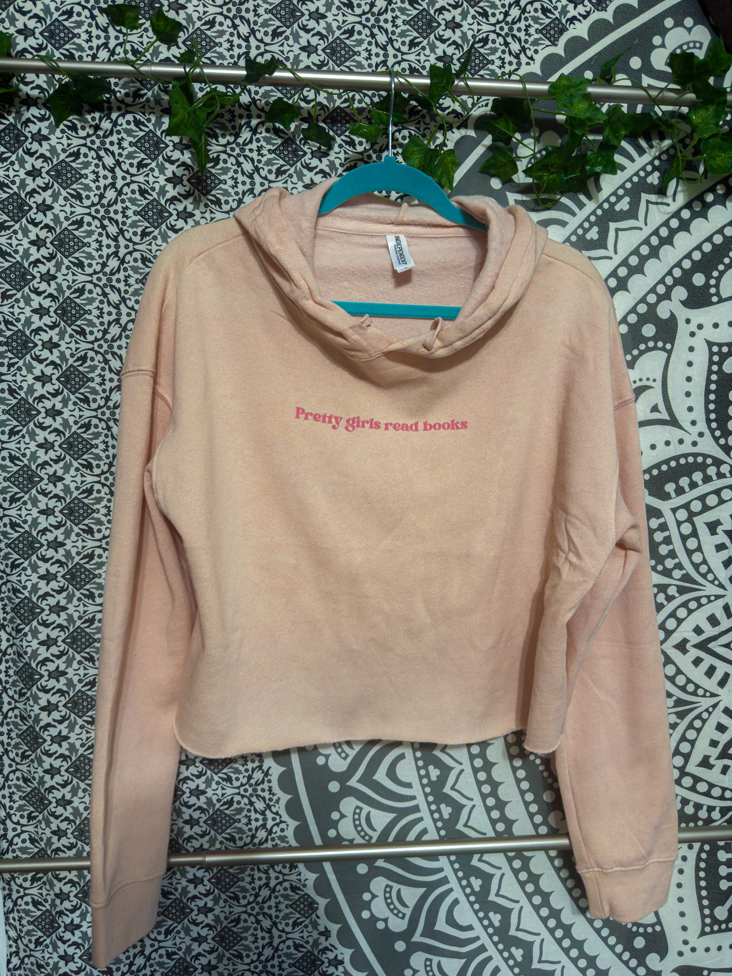 'Pretty Girls Read Books' Cropped Hoodie