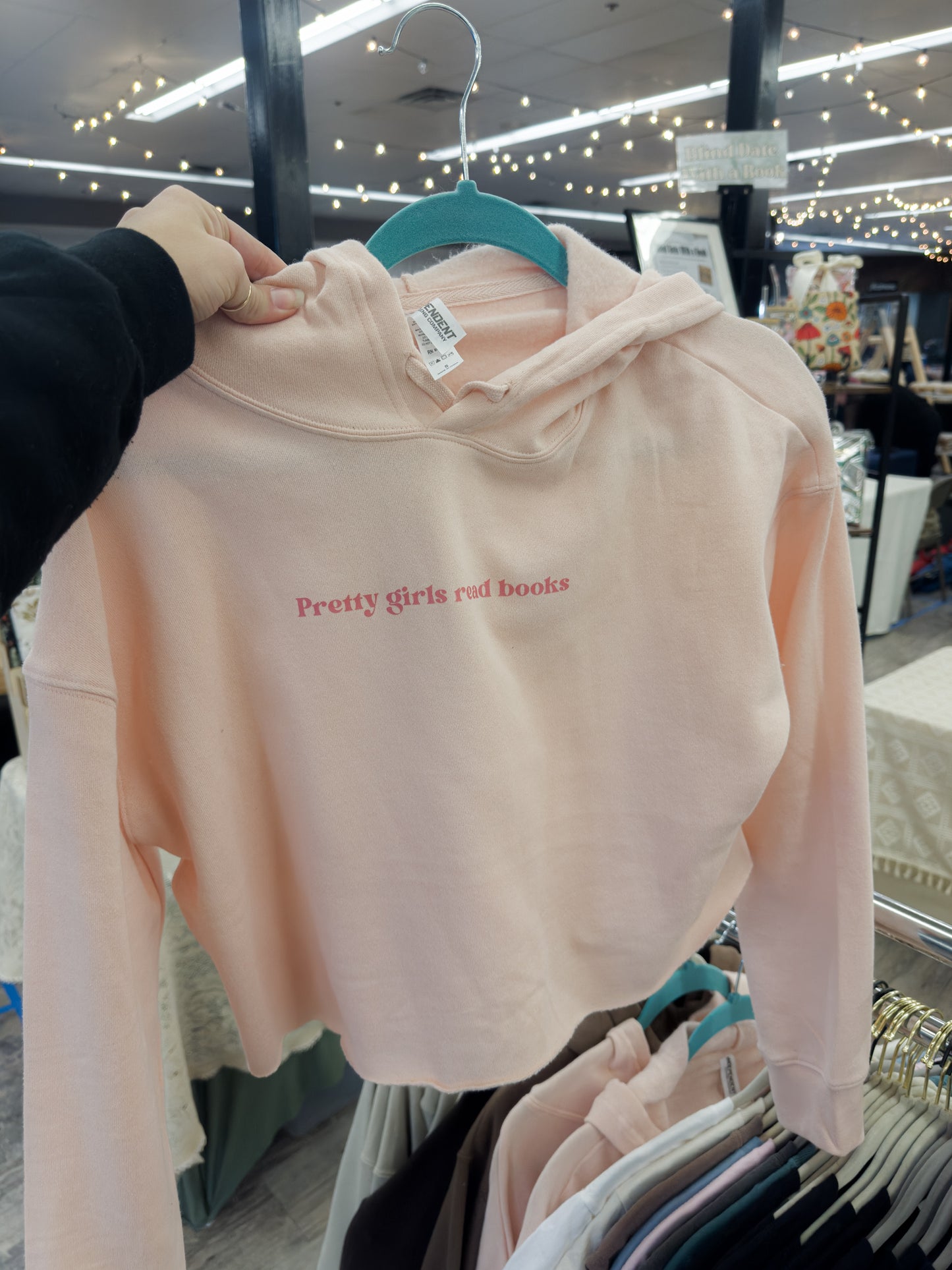 'Pretty Girls Read Books' Cropped Hoodie